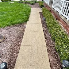 Courtland-Youngstown-Residential-Pressure-Washing-House-and-Driveway 4