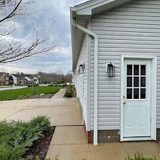 Courtland-Youngstown-Residential-Pressure-Washing-House-and-Driveway 2