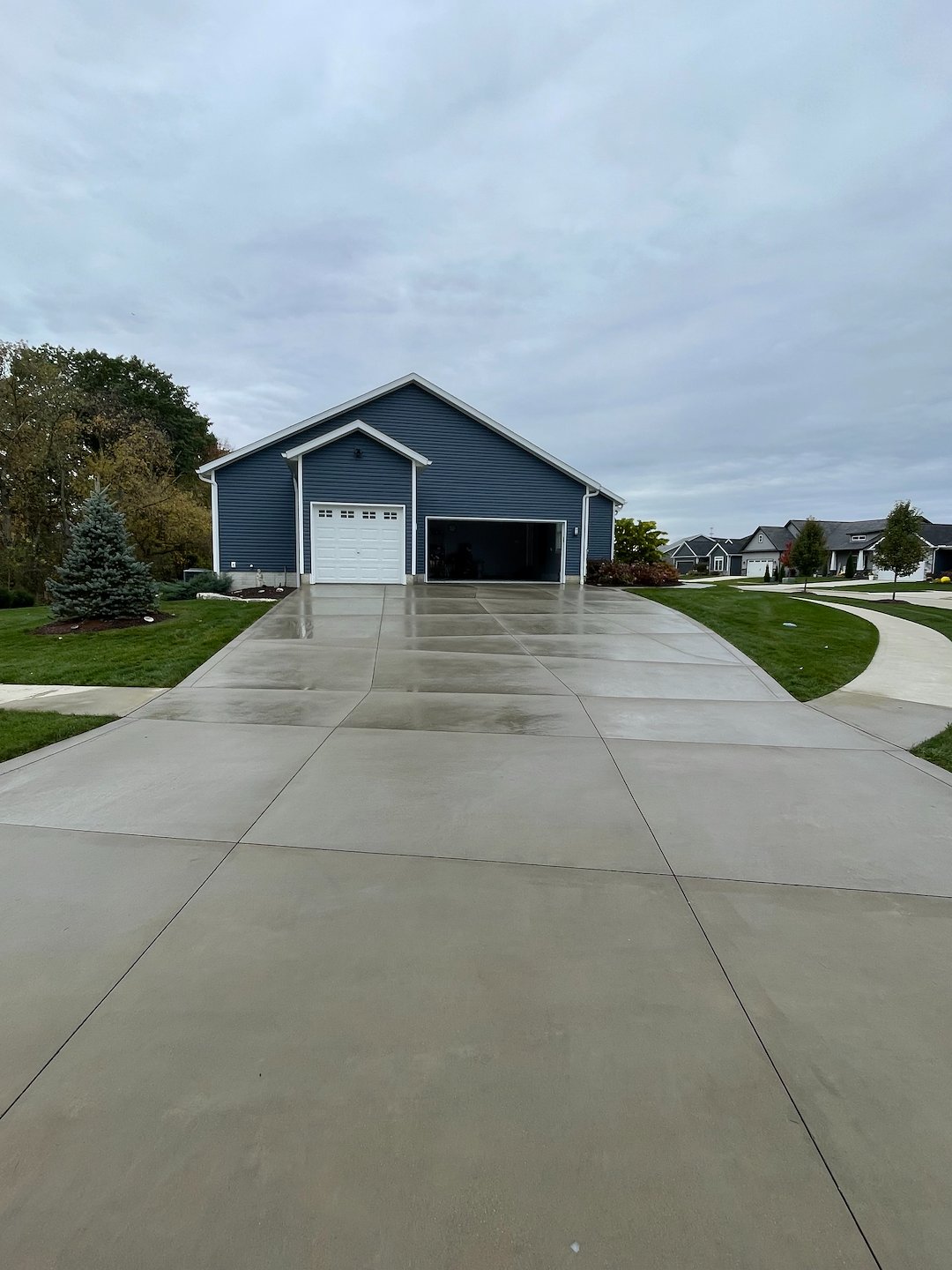 Driveway Cleaning and Sealing in Medina OH Restored and Protected the Right Way
