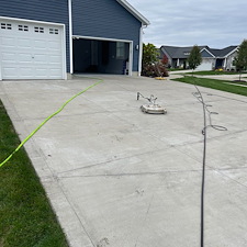 Driveway-Cleaning-and-Sealing-in-Medina-OH-Restored-and-Protected-the-Right-Way 4