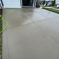 Driveway-Cleaning-and-Sealing-in-Medina-OH-Restored-and-Protected-the-Right-Way 5