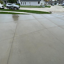Driveway-Cleaning-and-Sealing-in-Medina-OH-Restored-and-Protected-the-Right-Way 3