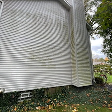 House-Washing-and-Driveway-Cleaning-in-Youngstown-OH-A-Complete-Transformation 10