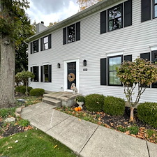 House-Washing-and-Driveway-Cleaning-in-Youngstown-OH-A-Complete-Transformation 1