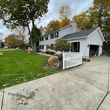 House-Washing-and-Driveway-Cleaning-in-Youngstown-OH-A-Complete-Transformation 4