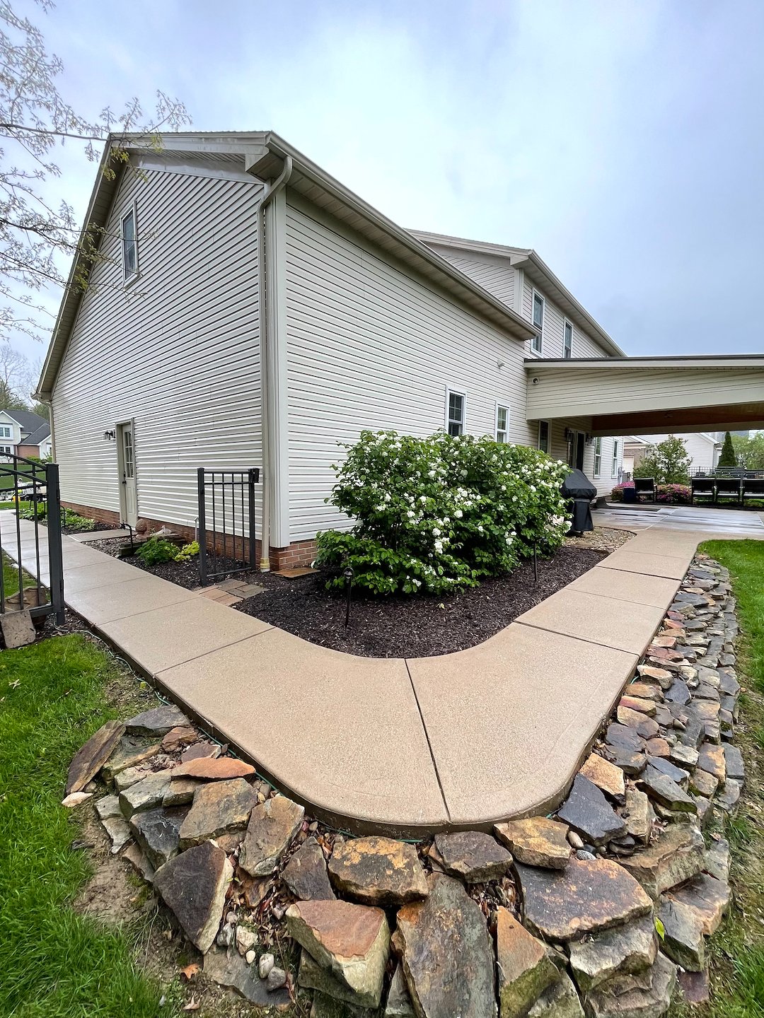Hudson Concrete Cleaning & Residential Pressure Washing Services For Driveways, Patios & Walkways
