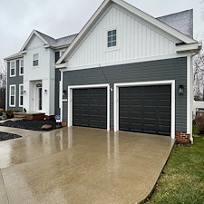 Medina-Ohio-Residential-Pressure-Washing-and-House-Washing-Near-Medina-Public-Square 2