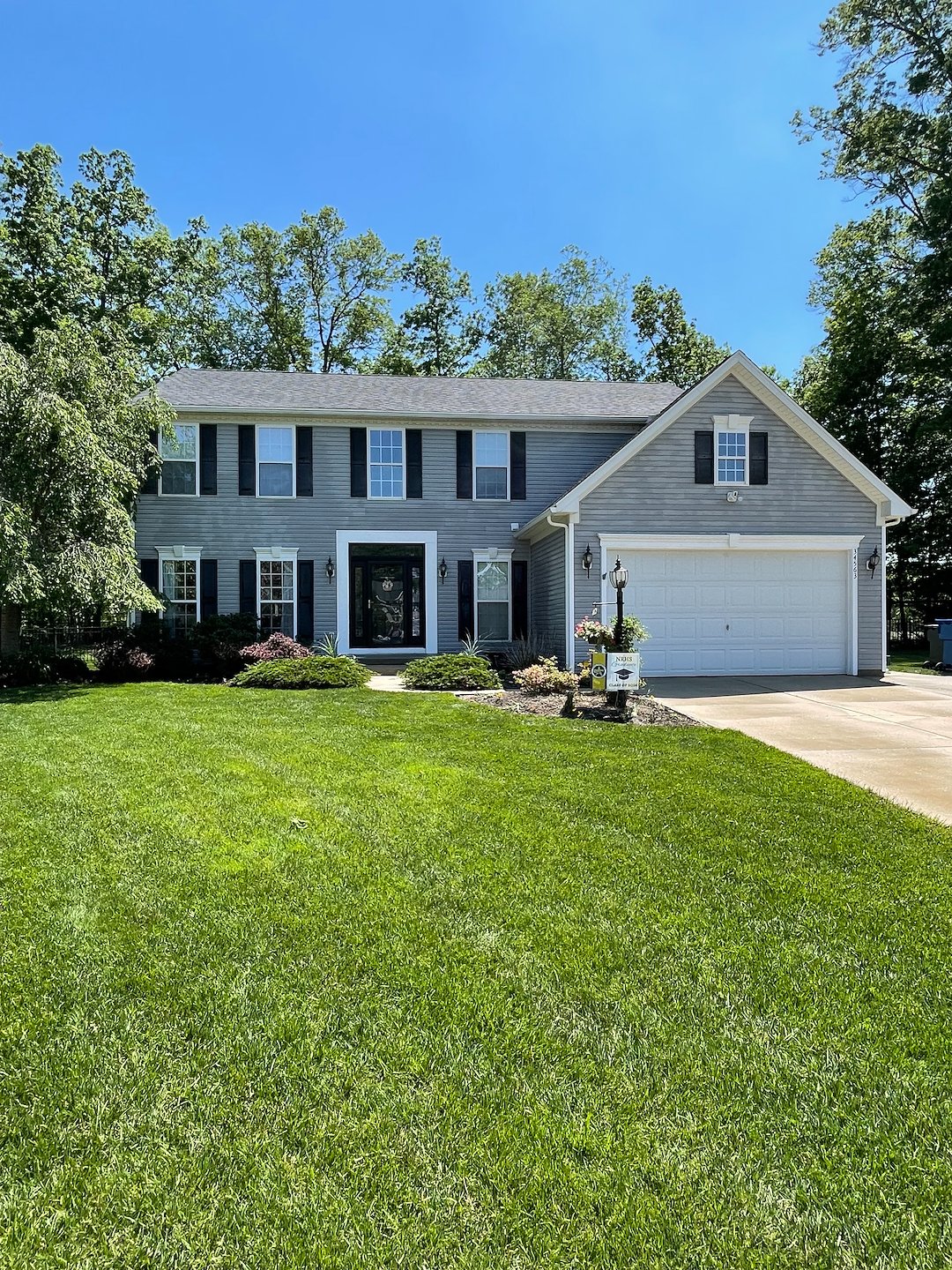 North Ridgeville Residential Pressure Washing Services for Green Siding, Dirty Driveways, and Mold Stained Exteriors