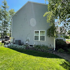 North-Ridgeville-Residential-Pressure-Washing-Services-for-Green-Siding-Dirty-Driveways-and-Mold-Stained-Exteriors 4