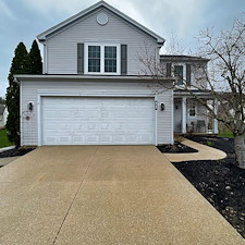 Northfield-Ohio-Residential-Pressure-Washing-for-House-Driveway-and-Fence-Restoration 3