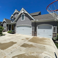 Painesville-House-Washing-Driveway-Cleaning-Residential-Pressure-Washing 0