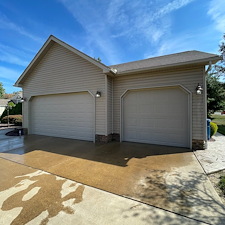 Residential-Pressure-Washing-in-Youngstown-Ohio-Clean-Protect-and-Extend-the-Life-of-Your-Home 6
