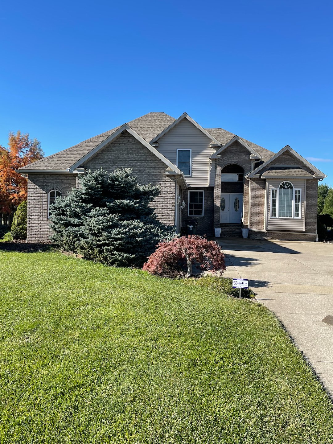 Residential Pressure Washing in Brunswick OH Soft Wash Cleaning for Brick and Vinyl Siding Homes