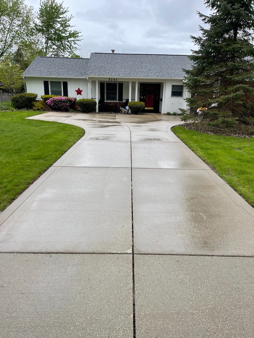 Residential Pressure Washing For Limestone Paver Patios, Retaining Walls & Driveway Cleaning In Beachwood, Lyndhurst & Chagrin Falls OH