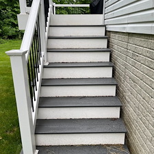 Transform-Your-Home-with-Residential-Professional-Pressure-Washing-Deck-and-Driveway-Revival-in-Reminderville-and-Aurora-OH 6