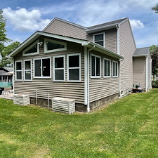Twinsburg-House-Washing-Residential-Pressure-Washing-and-Driveway-Cleaning-Serving-Aurora-Shores 4