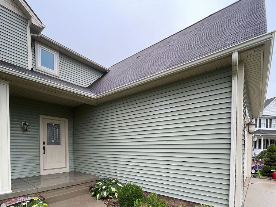 Gutter soffit cleaning